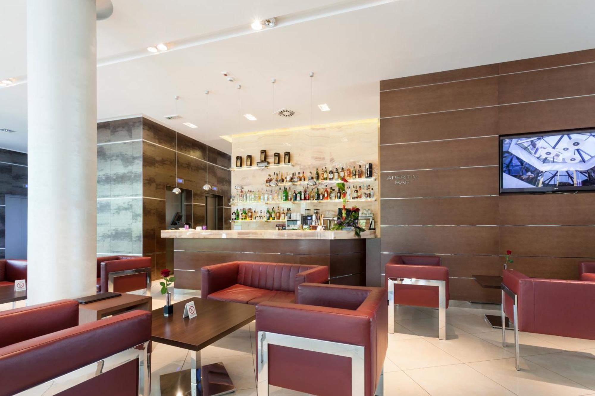 Hotel Premier Aqua - Adults Only 维尔蒂尼克 外观 照片 The lounge at the airport