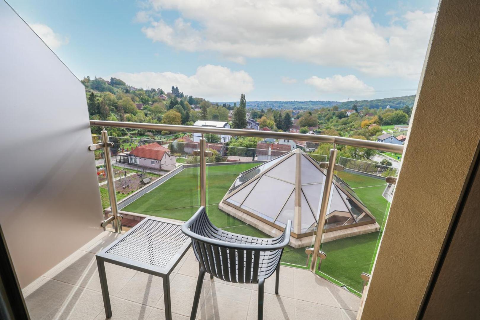 Hotel Premier Aqua - Adults Only 维尔蒂尼克 外观 照片 The view from the balcony of a typical apartment