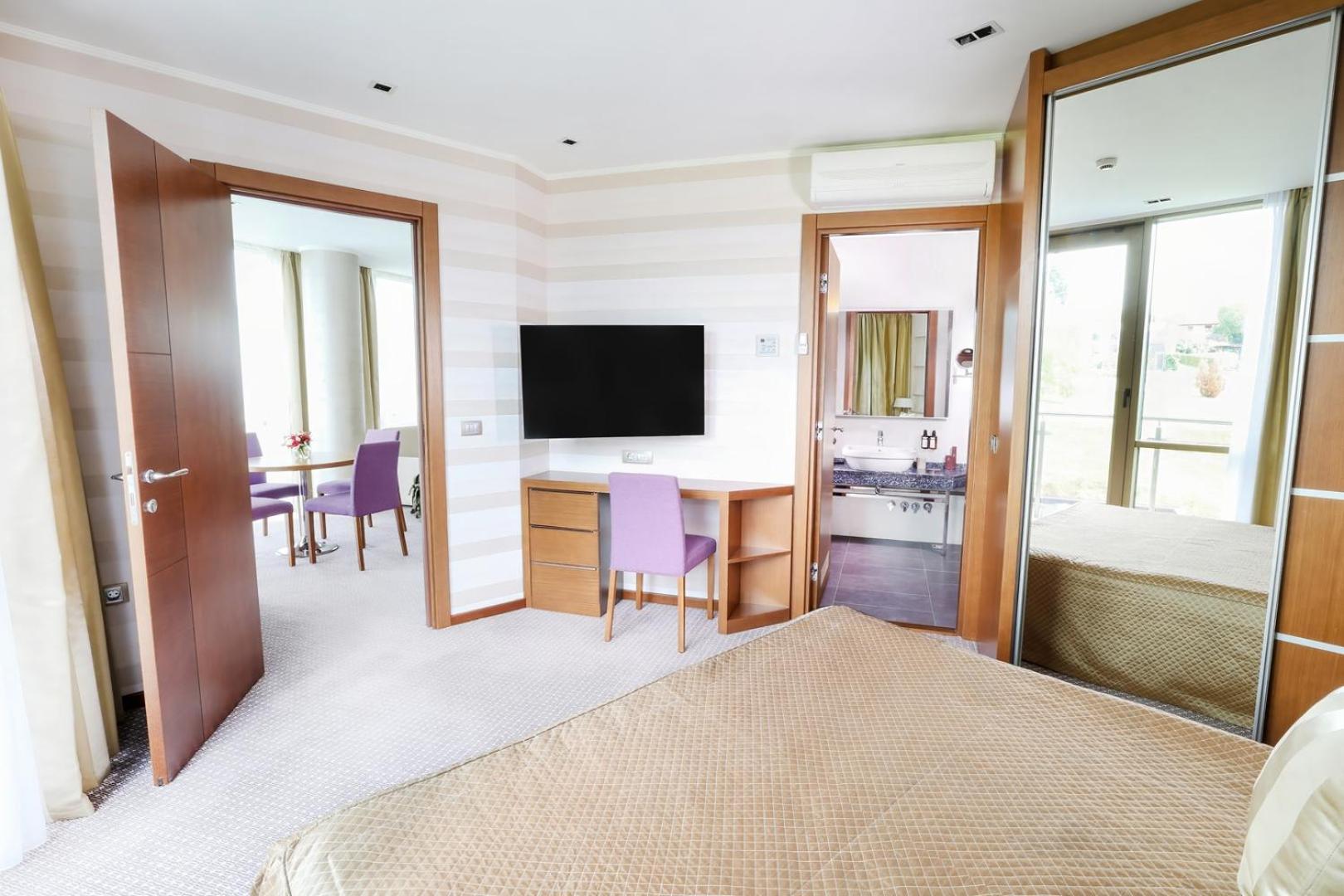 Hotel Premier Aqua - Adults Only 维尔蒂尼克 外观 照片 Suite at the Radisson Blu Hamburg